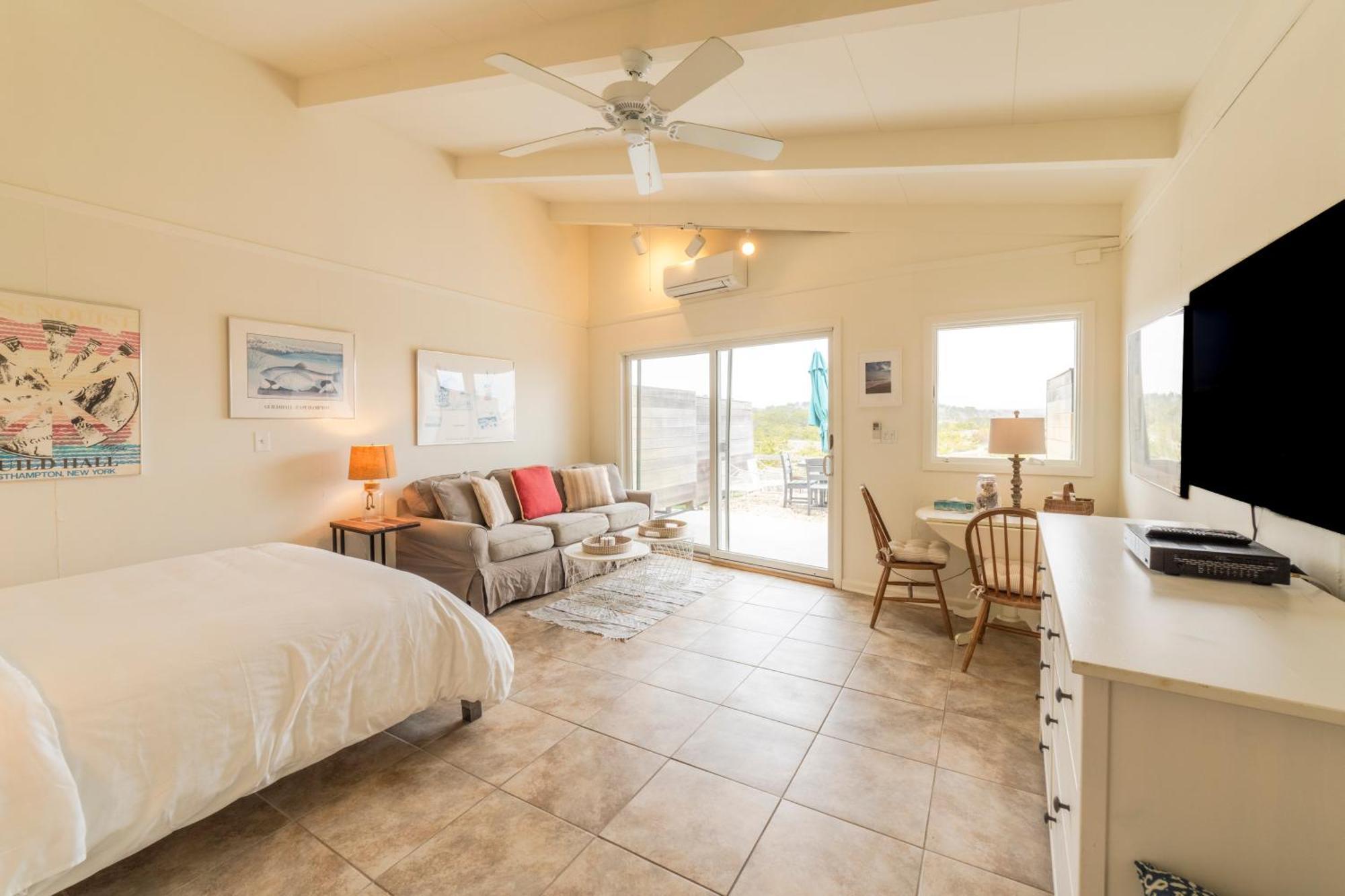 Driftwood Resort On The Ocean Монток Экстерьер фото